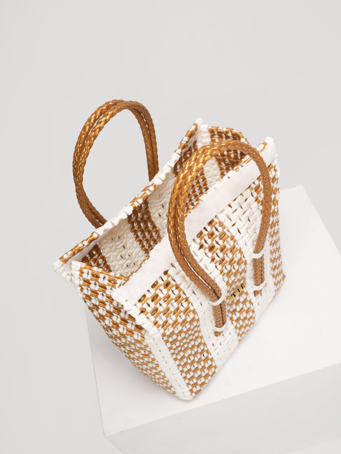 Woven Closeweave Wire Basket with   White and Gold on a white background