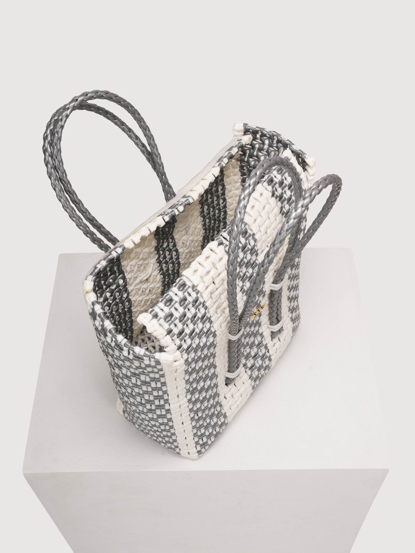 Closeweave Wire Basket - White & Silver