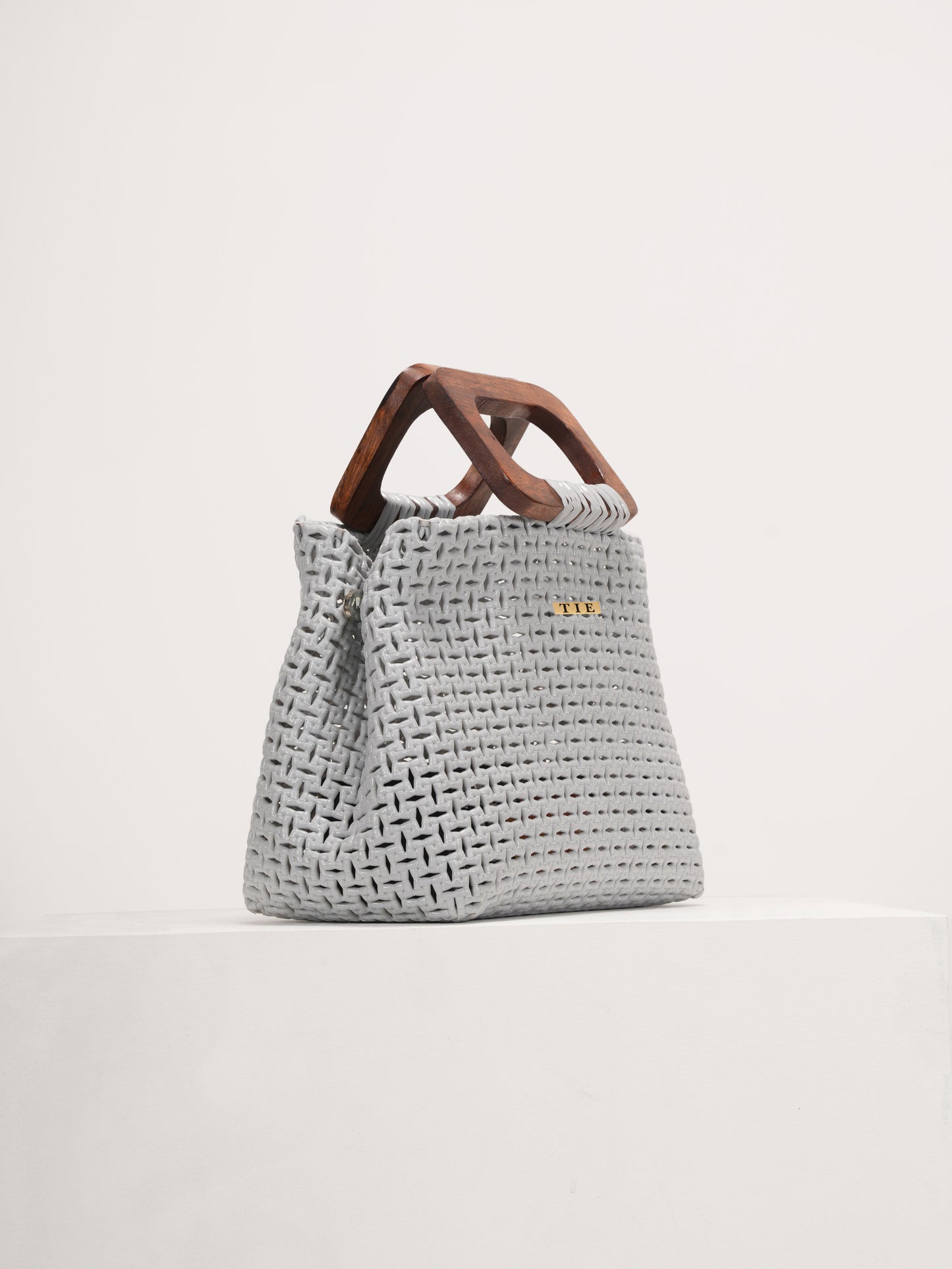 D-Clasp Grey Wire Bag